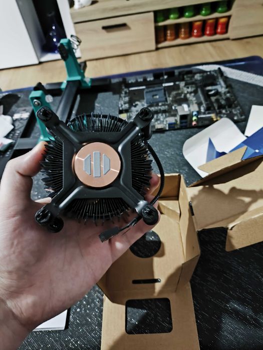 Chłodzenie stockowe intel z i7 13700 (lga 1700)