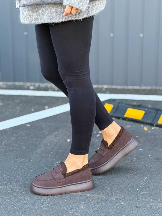 Жіночі зимові лофери замшеві (36-41) на хутрі шоколадні | Черевики