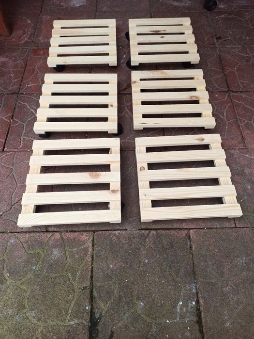 Podstawka na kółkach na donicę lubi inne przedmioty