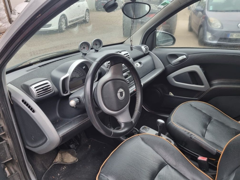 Interior em pele Smart 451