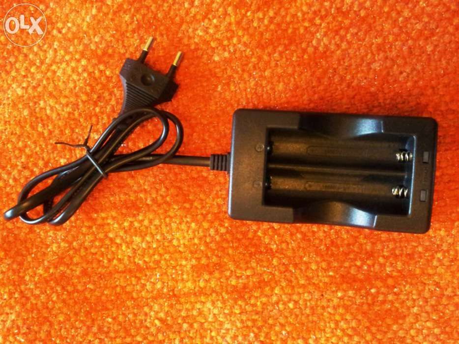 Carregador Inteligente de Baterias de Lítio18650