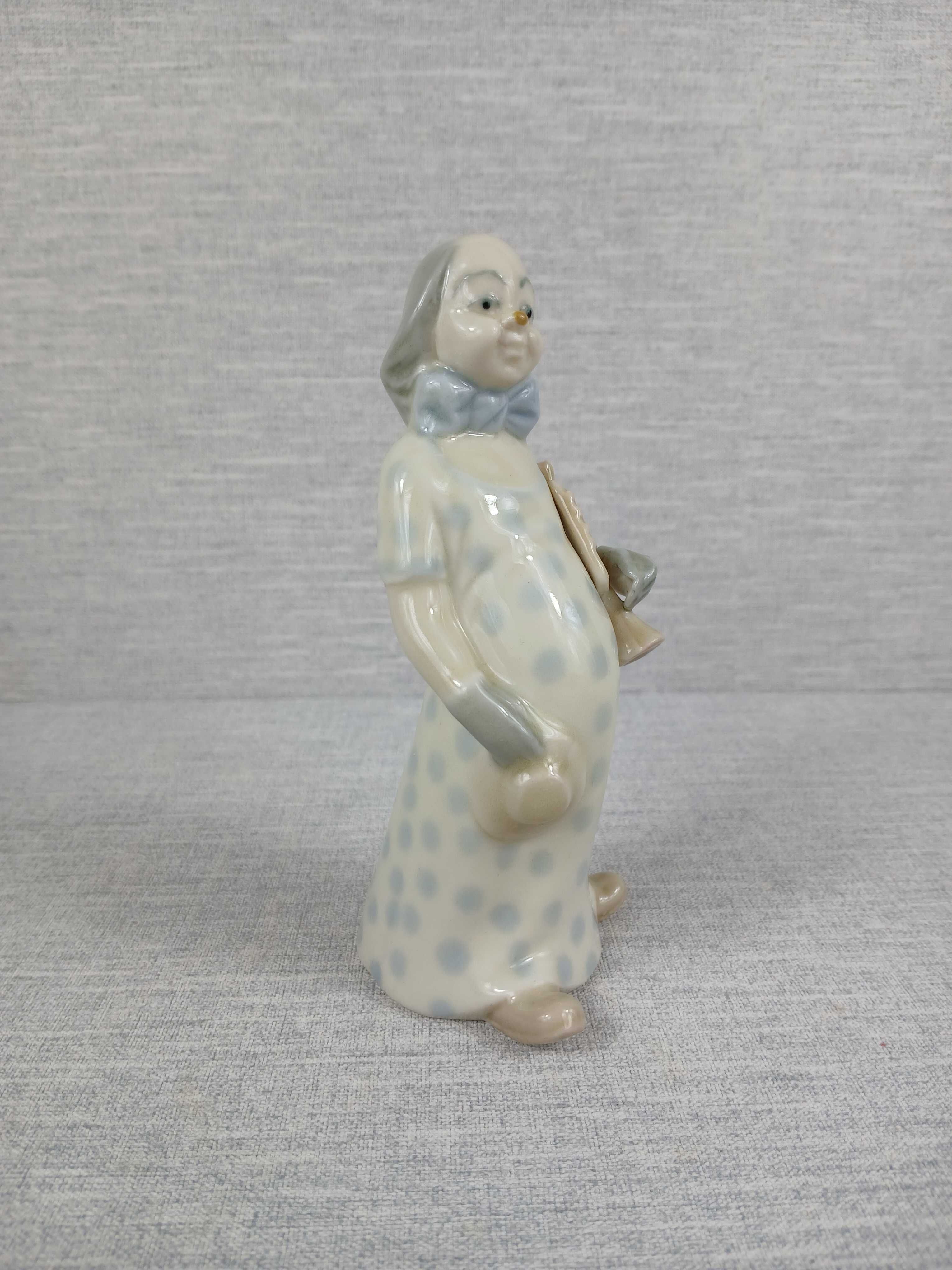 Porcelanowa figura cyrkowego klauna z trąbką Retro Vintage klaun
