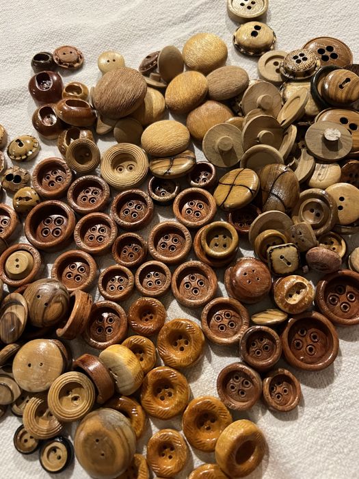 Botões vintage em madeira.