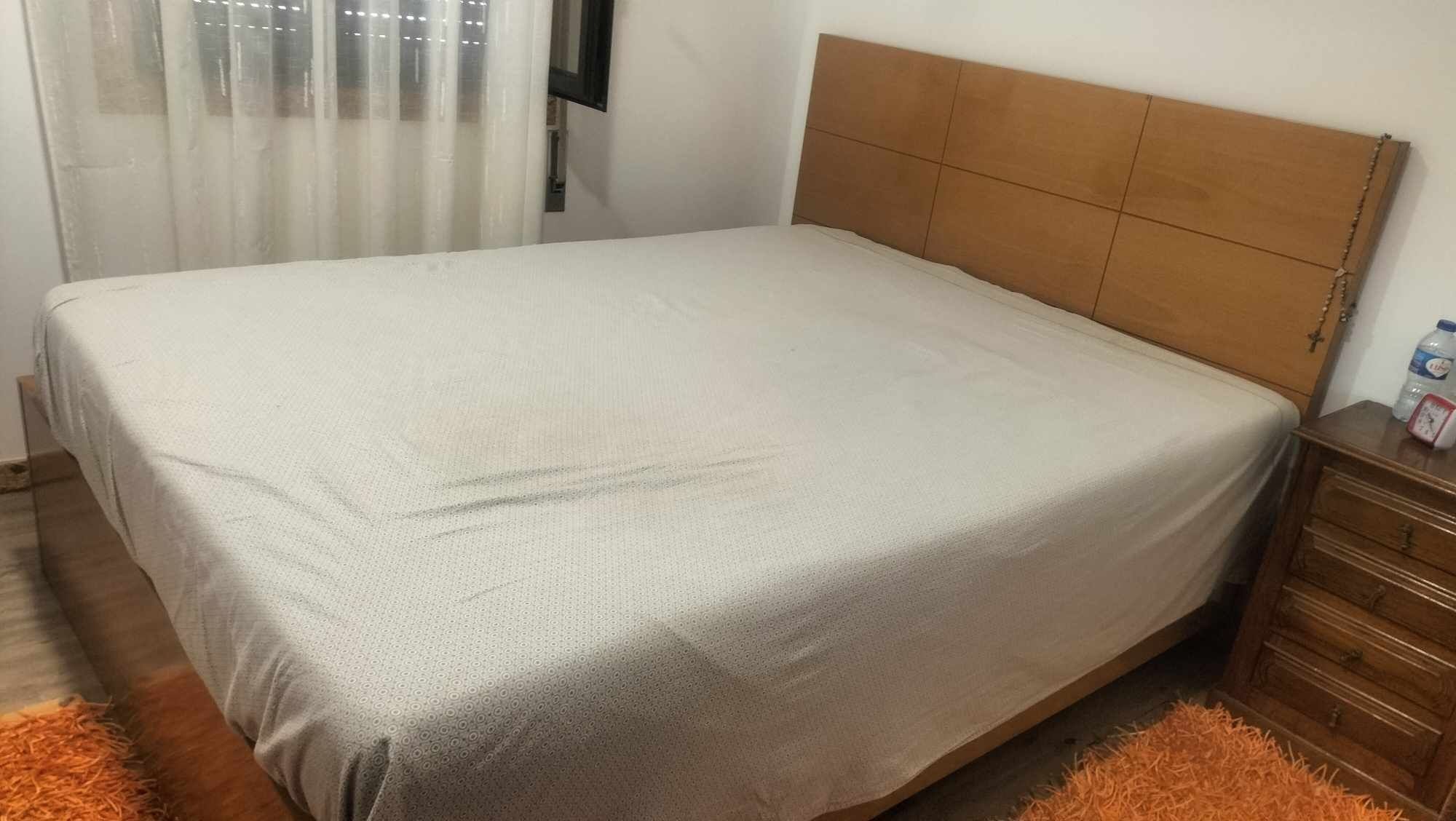 Cama como nova para venda