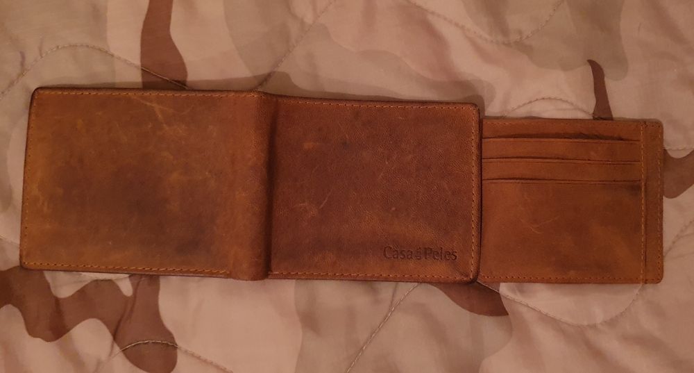 Carteira em pele - cor castanho