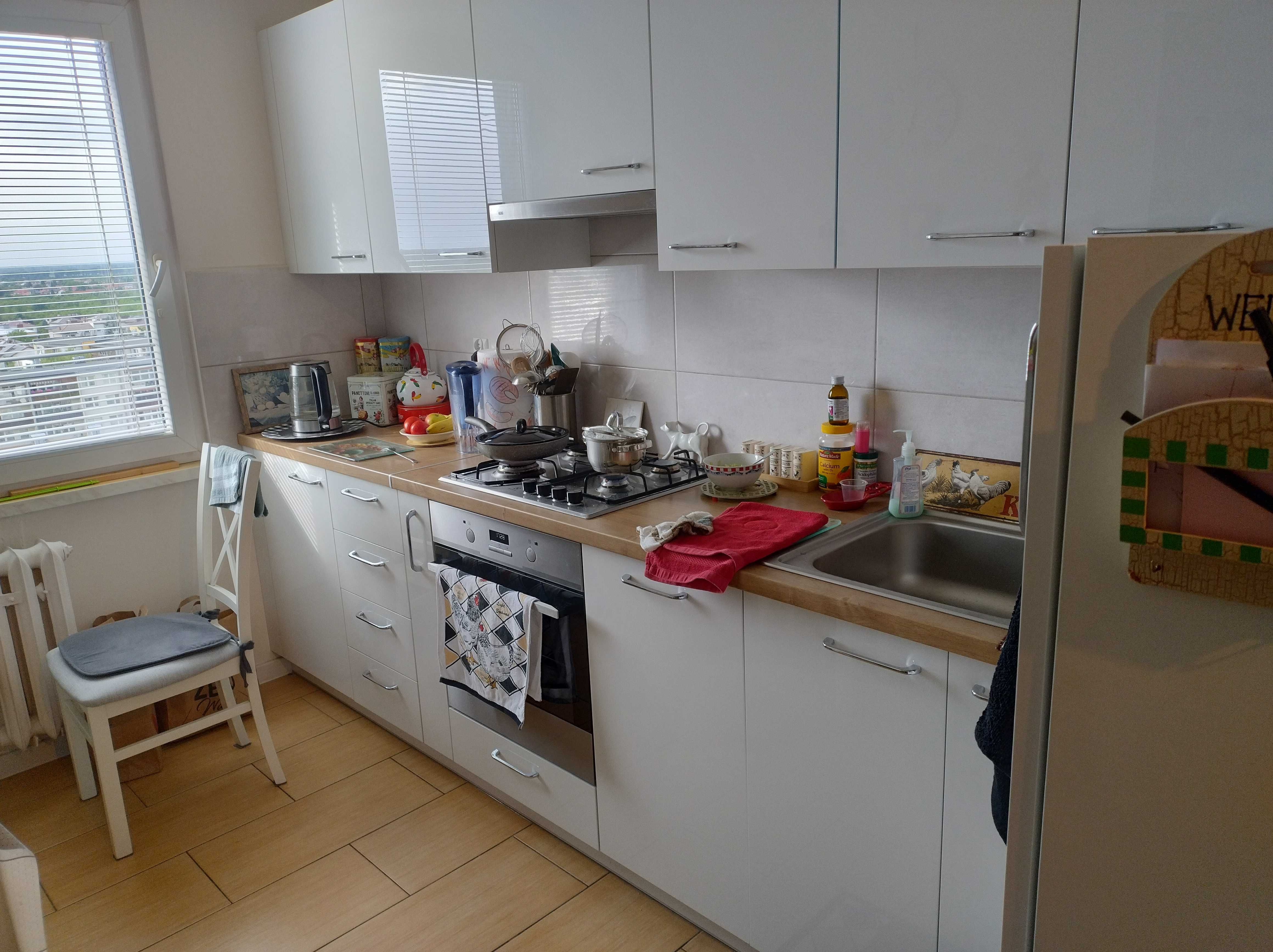 Sprzedam mieszkanie 69 m2, 10 piętro, 4 pokoje + loggia, os. Poręby