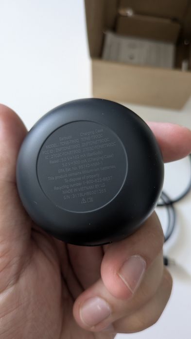 Бездротові навушники LG Tone Free T90Q працює тільки лівий