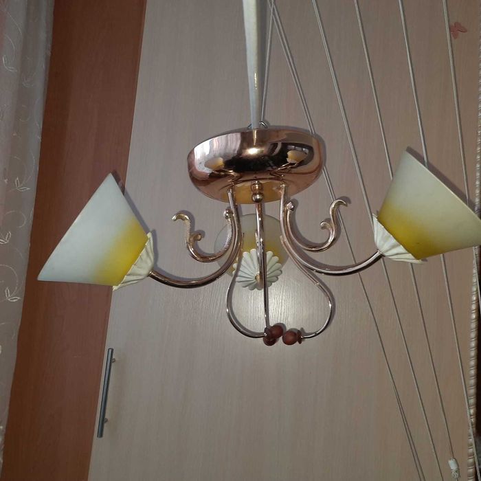 Люстра на стелю на три плафона