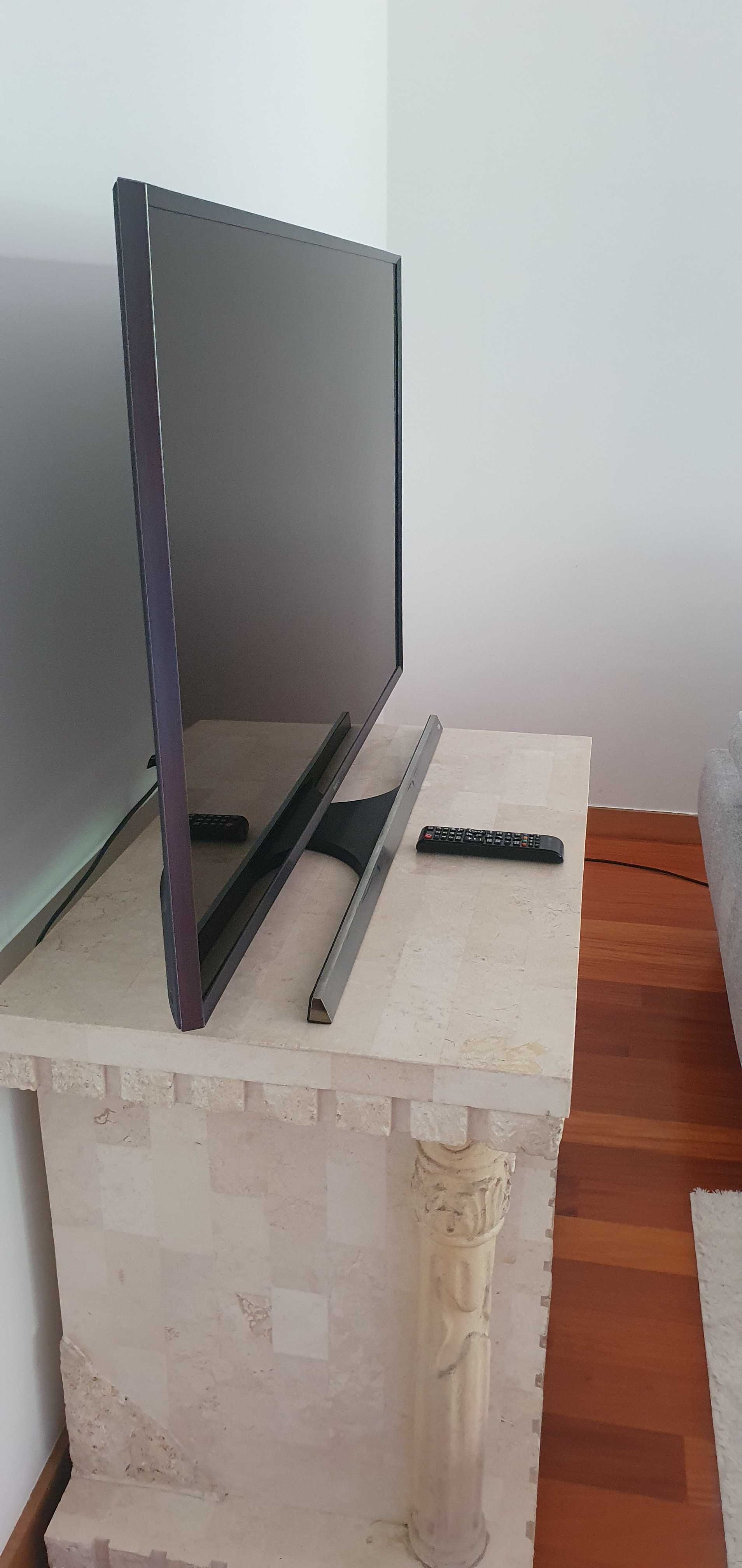Tv Samsung smart 48' com controle