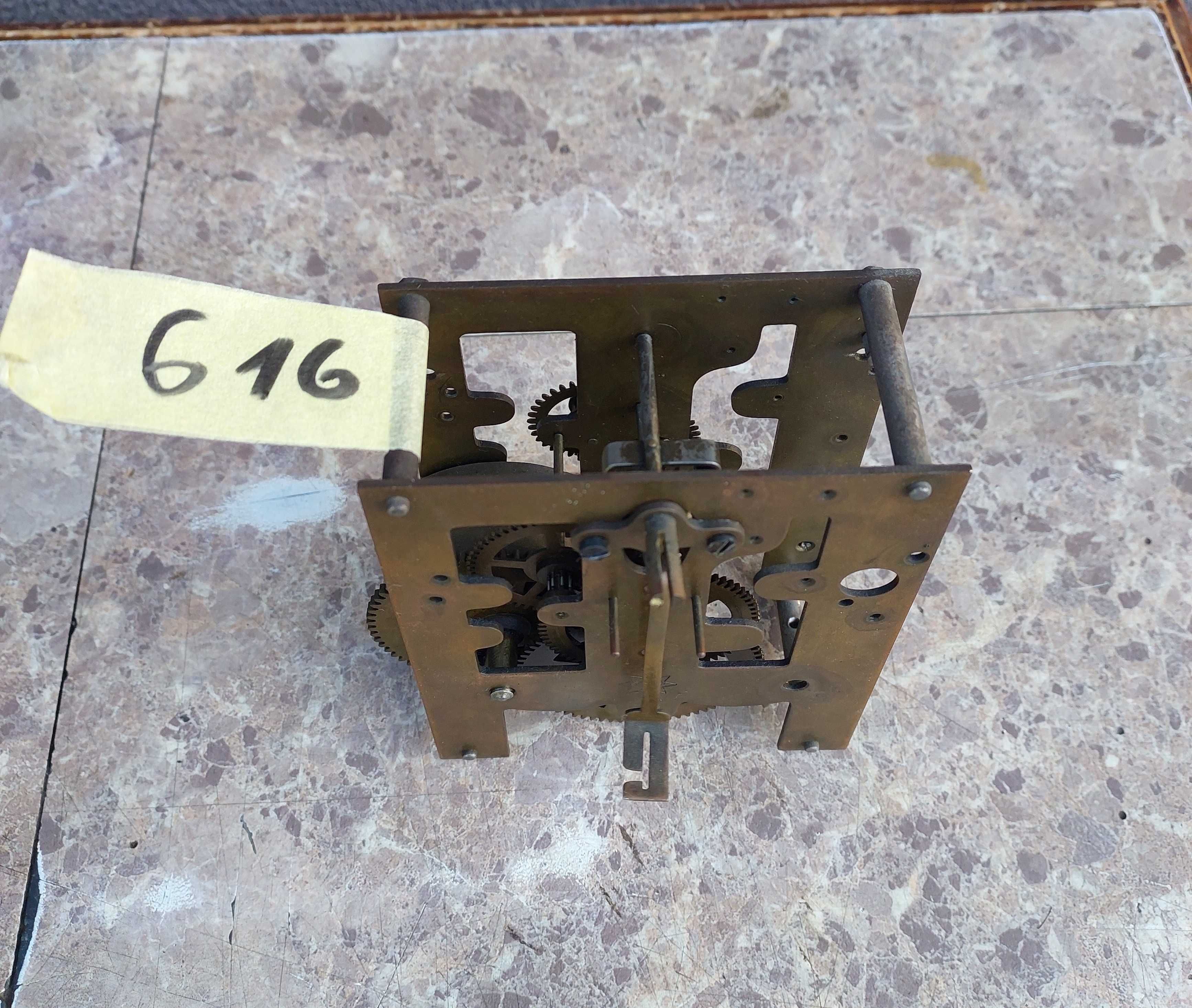 616 Mechanizm starego zegara ściennego Junghans niekompletny bez bicia