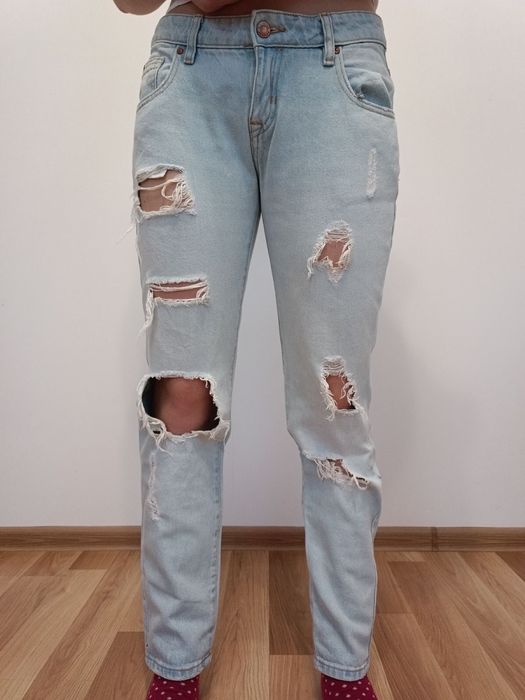 Джинси рвані світлі