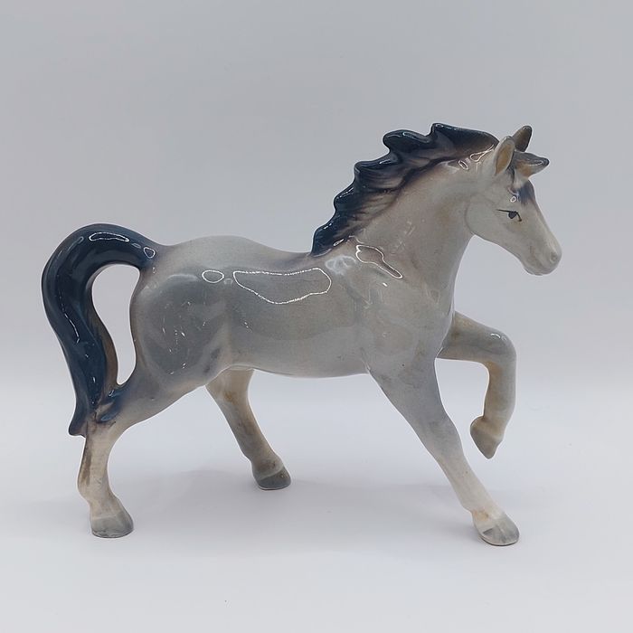 Porcelanowa kolekcjonerska figurka Koń