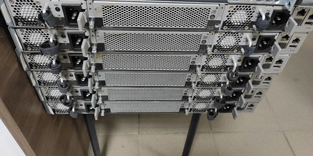 Комутатор світч Nexus 10GbE Cisco N3K-C3064PQ-10GX + L3 ліцензія