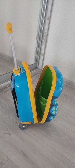 Дитячий чемодан на колесах новий з бірками