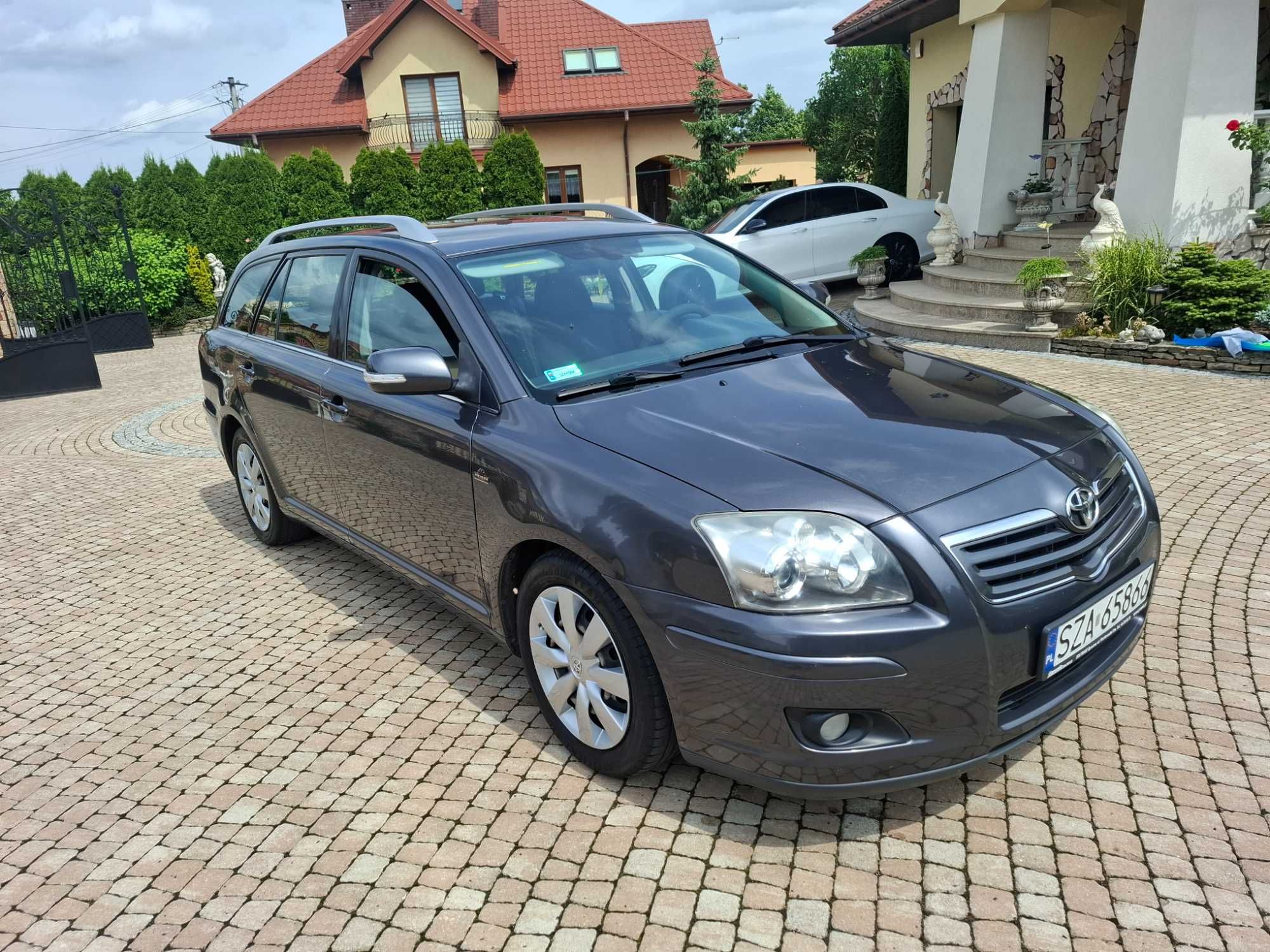 Toyota Avensis 1.8 Benzyna Bezwypadkowa