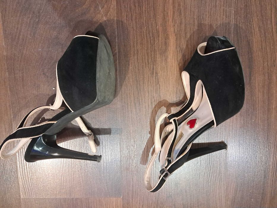 по 199 грн Распродаж Переезжаю Босоножки туфли Пересылаю Есть Описание