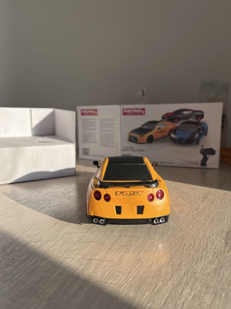 Машинка nissan на радіокеруванні
