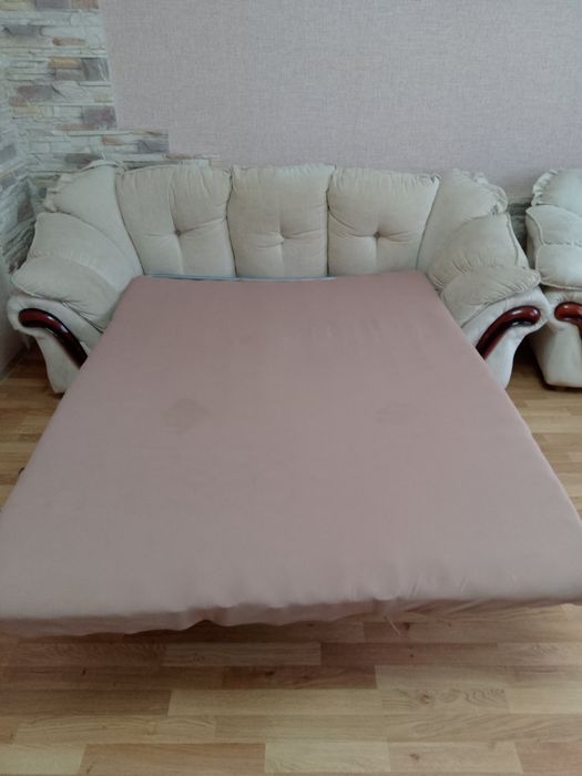 Продам диван і два крісла