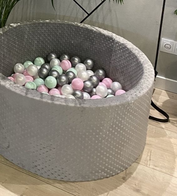 Suchy basen z kulkami dla dzieci + zjezdzalnia