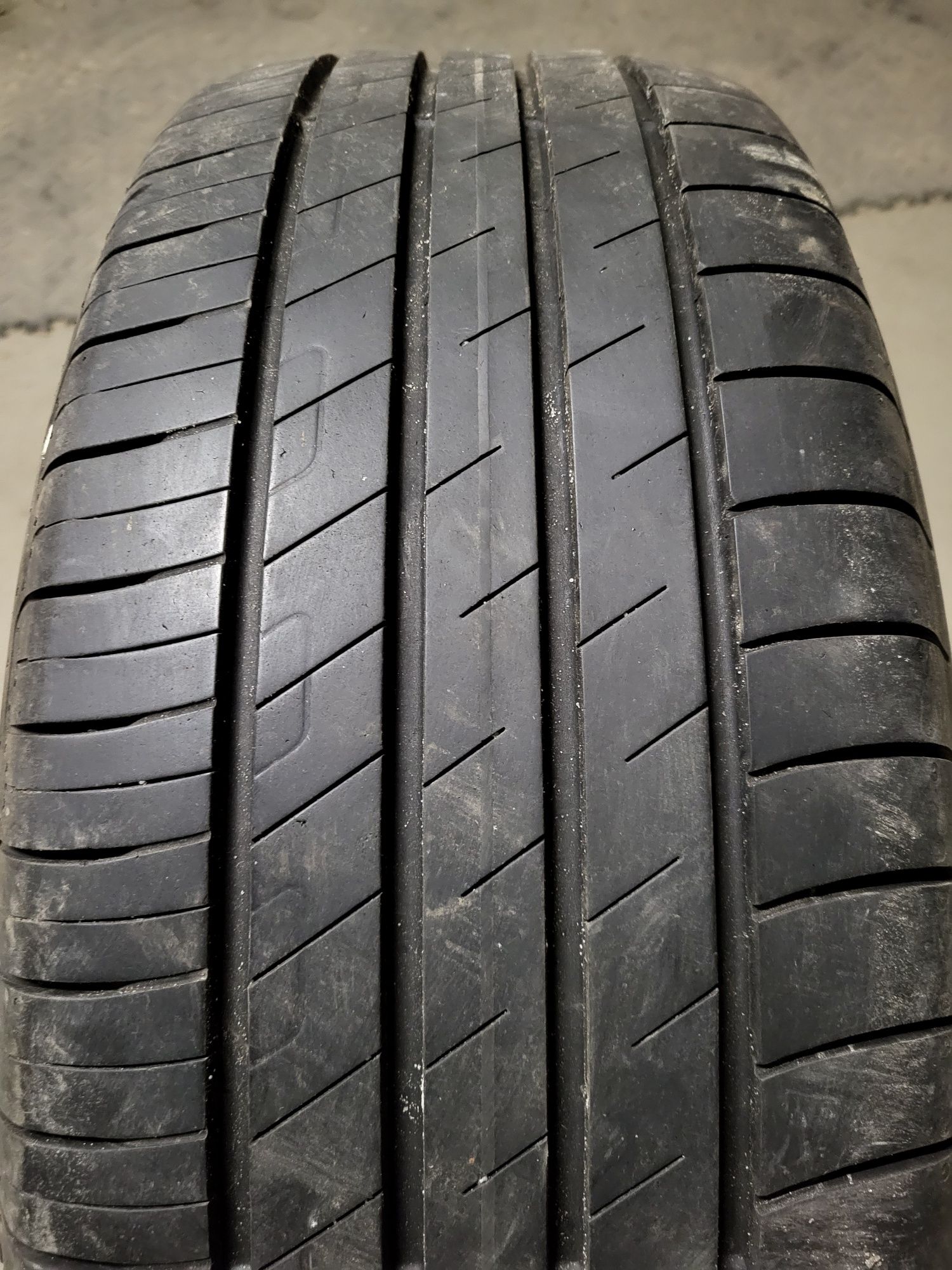 Opony Goodyear 215 60 R 16