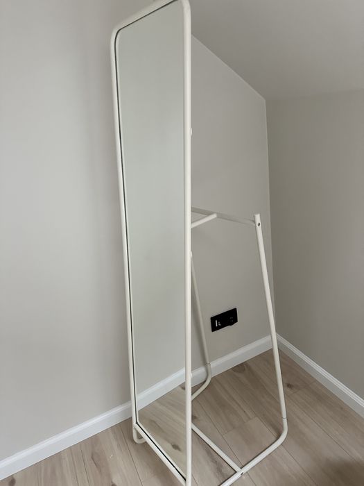 Sprzedam łóżko, biurko, toaletke i lustro