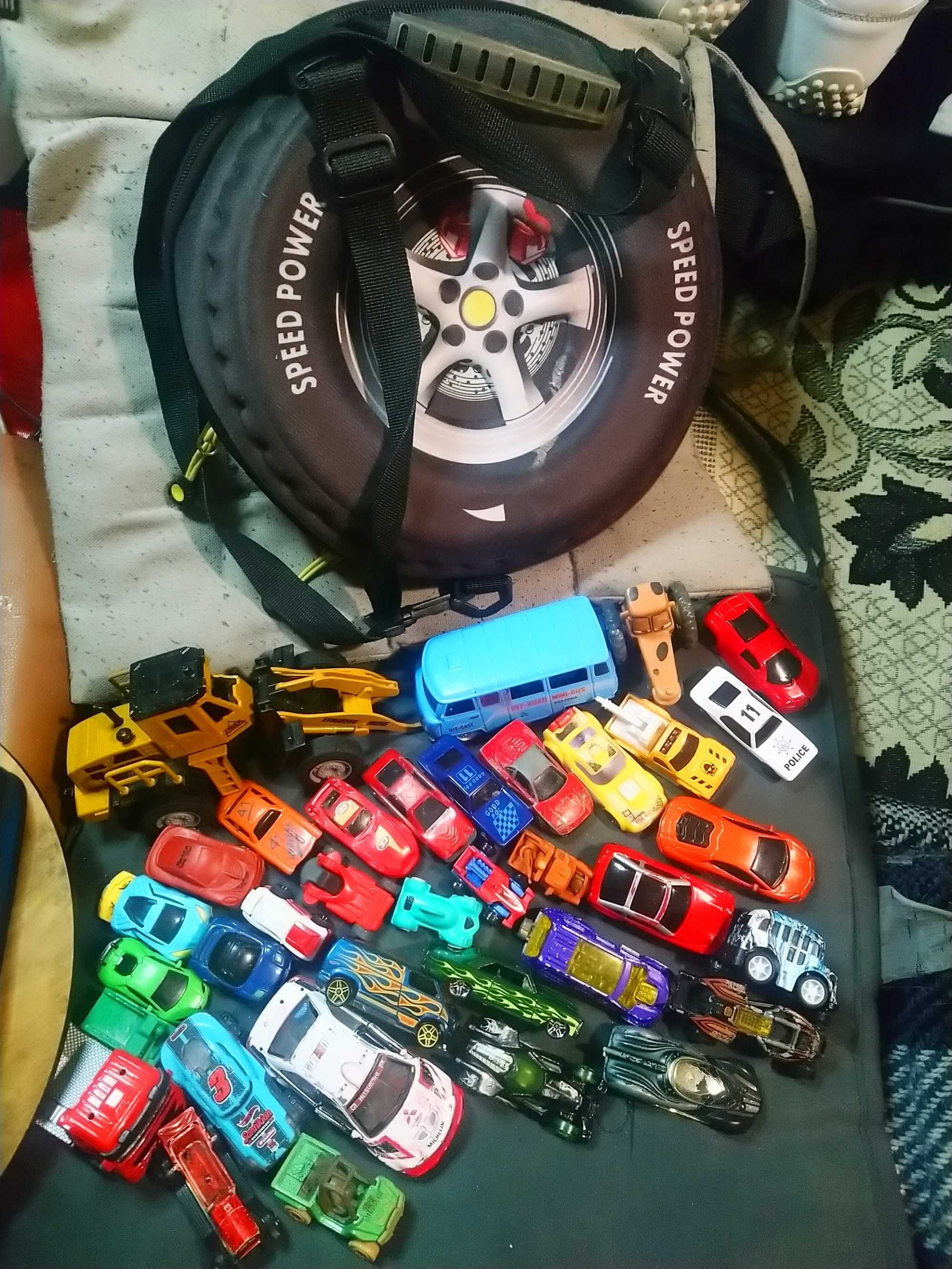 Машинки детские колекционные металл и пластик 36 и Рюкзак сумка колесо