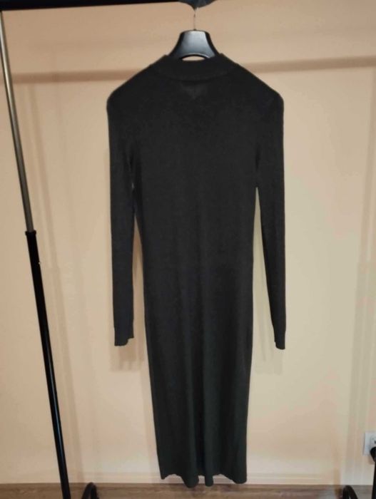 Śliczna sukienka w kolorze ciemnej zieleni Monnari 44