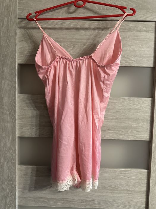 Różowa piżama z koronką