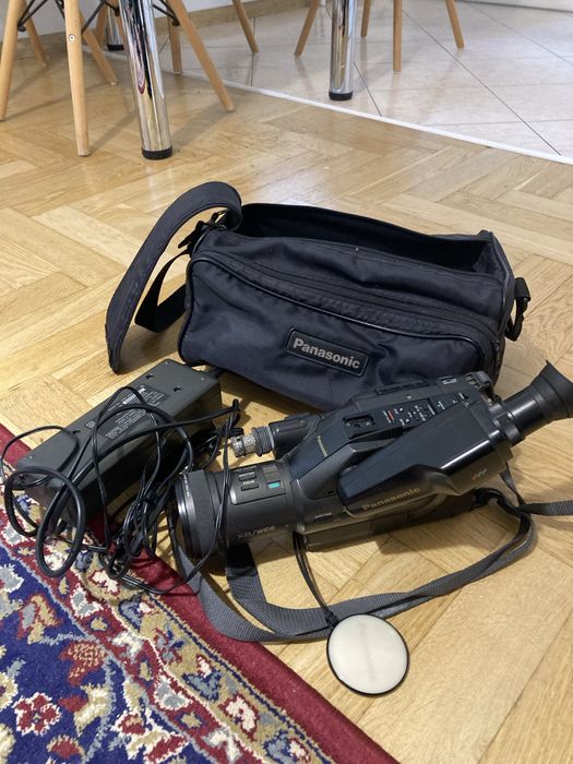 Panasonic G303 VHS-C + torba + zasilacz – retro kamera z lat 90.