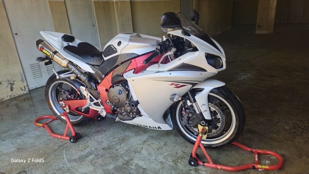 Yamaha R1 crossplane 2009