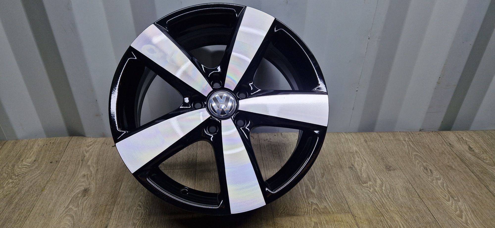 Felgi 17 Vw Tiguan Passat Caddy 5×112 ET33 6,5J os.57,1mm