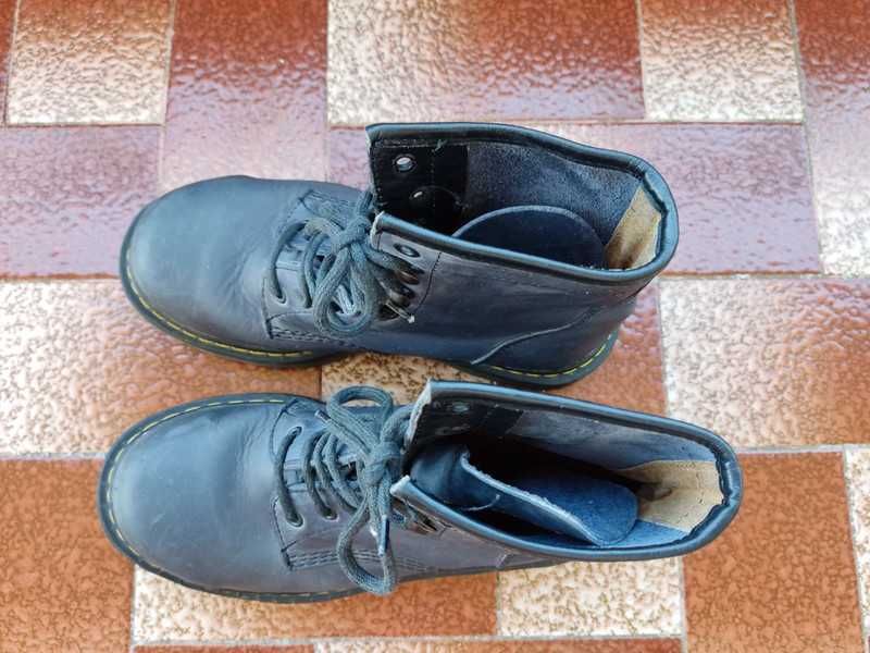 Botas azuis. Dr Martinez