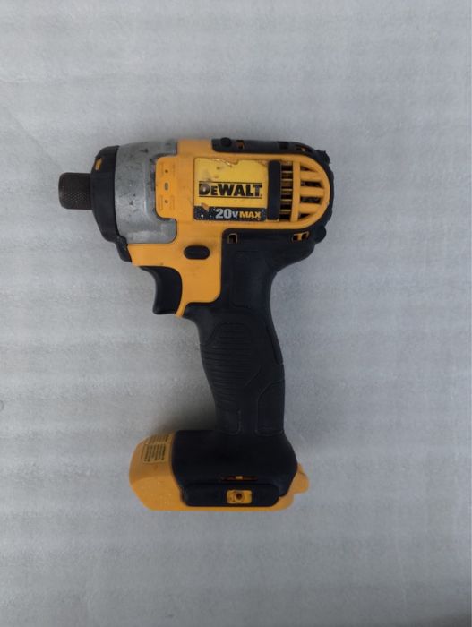 Імпакт DeWalt DCF885