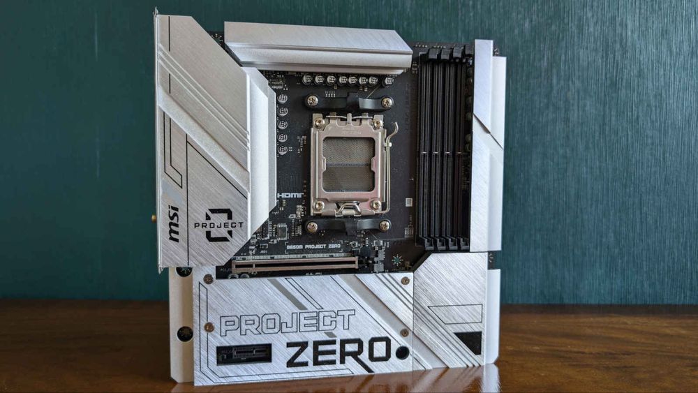 MSI B650M Project Zero (AM5) — DDR5 — mATX — impecável, com caixa