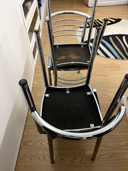 Mesa redonda design com cadeiras