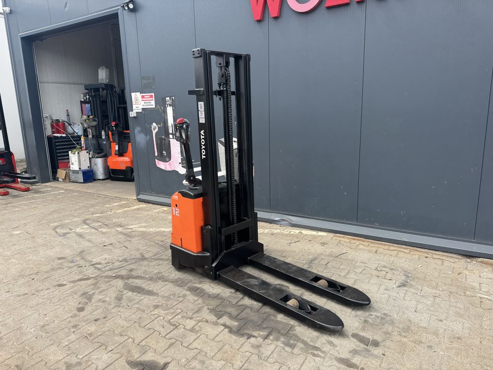 Paleciak elektryczny Toyota BT SWE 1200 kg 290 cm wózek sztaplarka