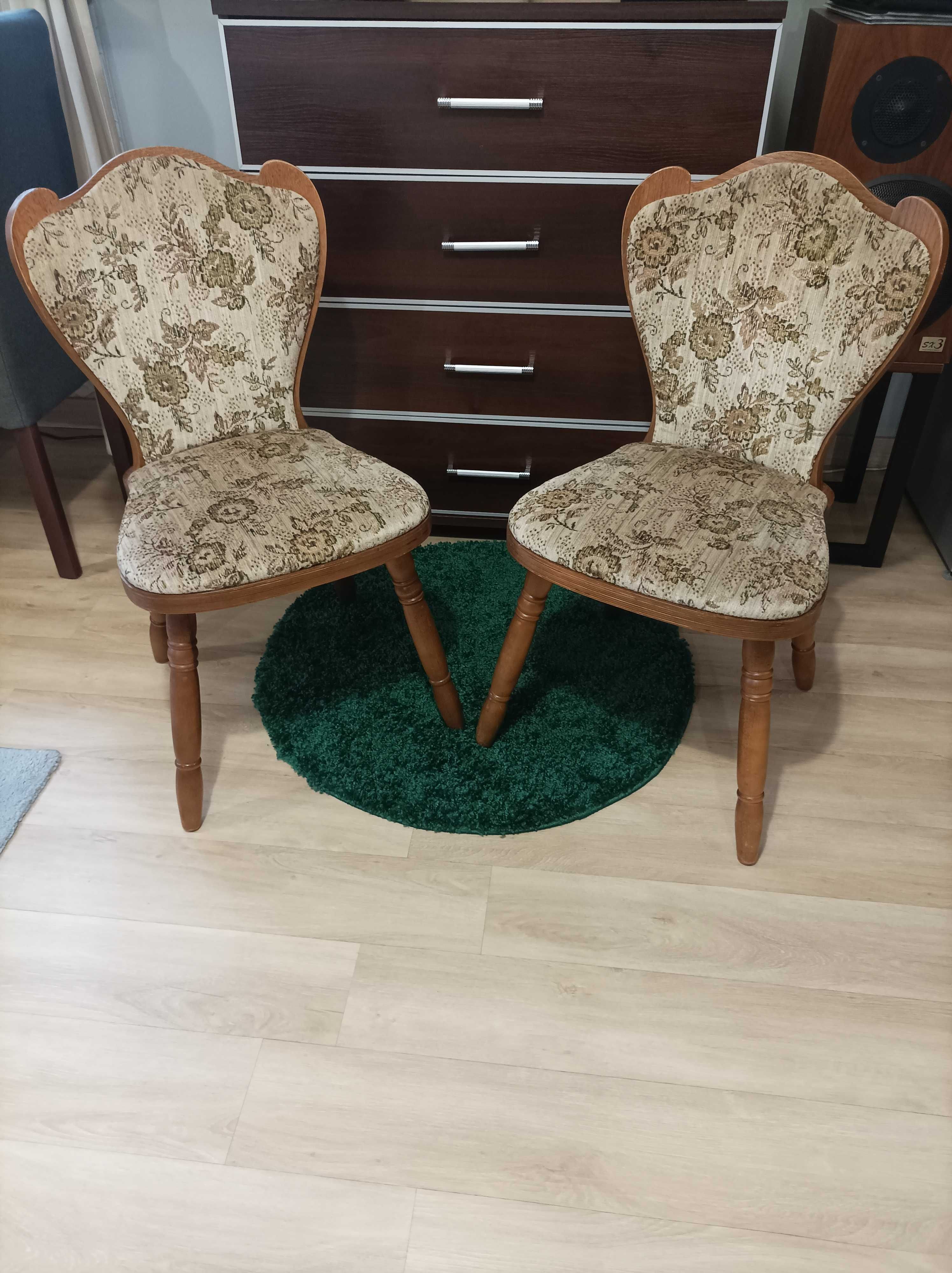 Krzesła w pięknym stylu retro vintage