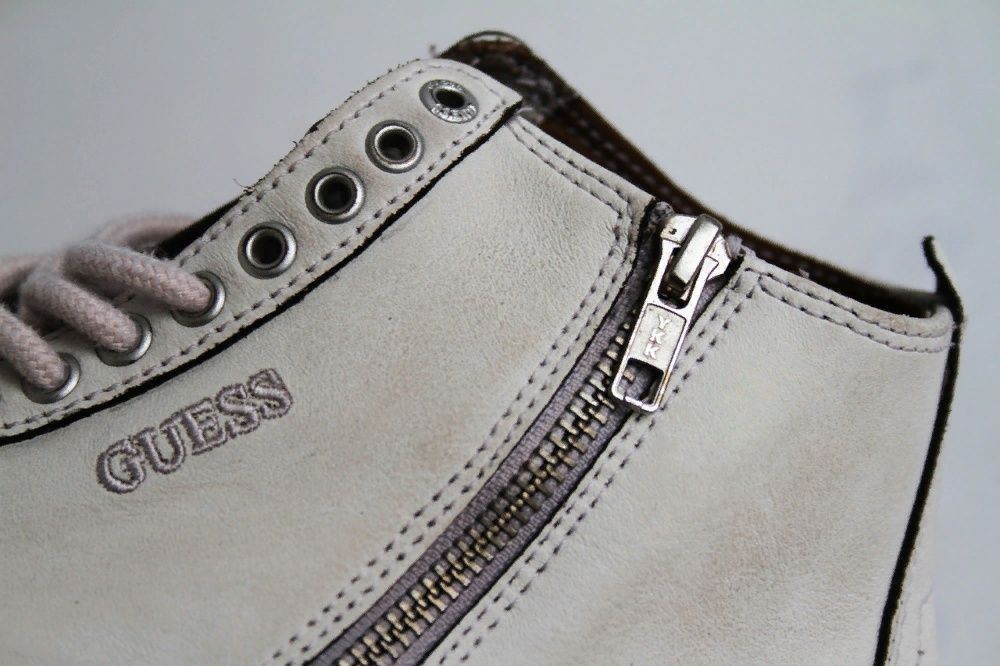 кроссовки кожаные белые Гесс Guess размер 42 на молнии с боку
