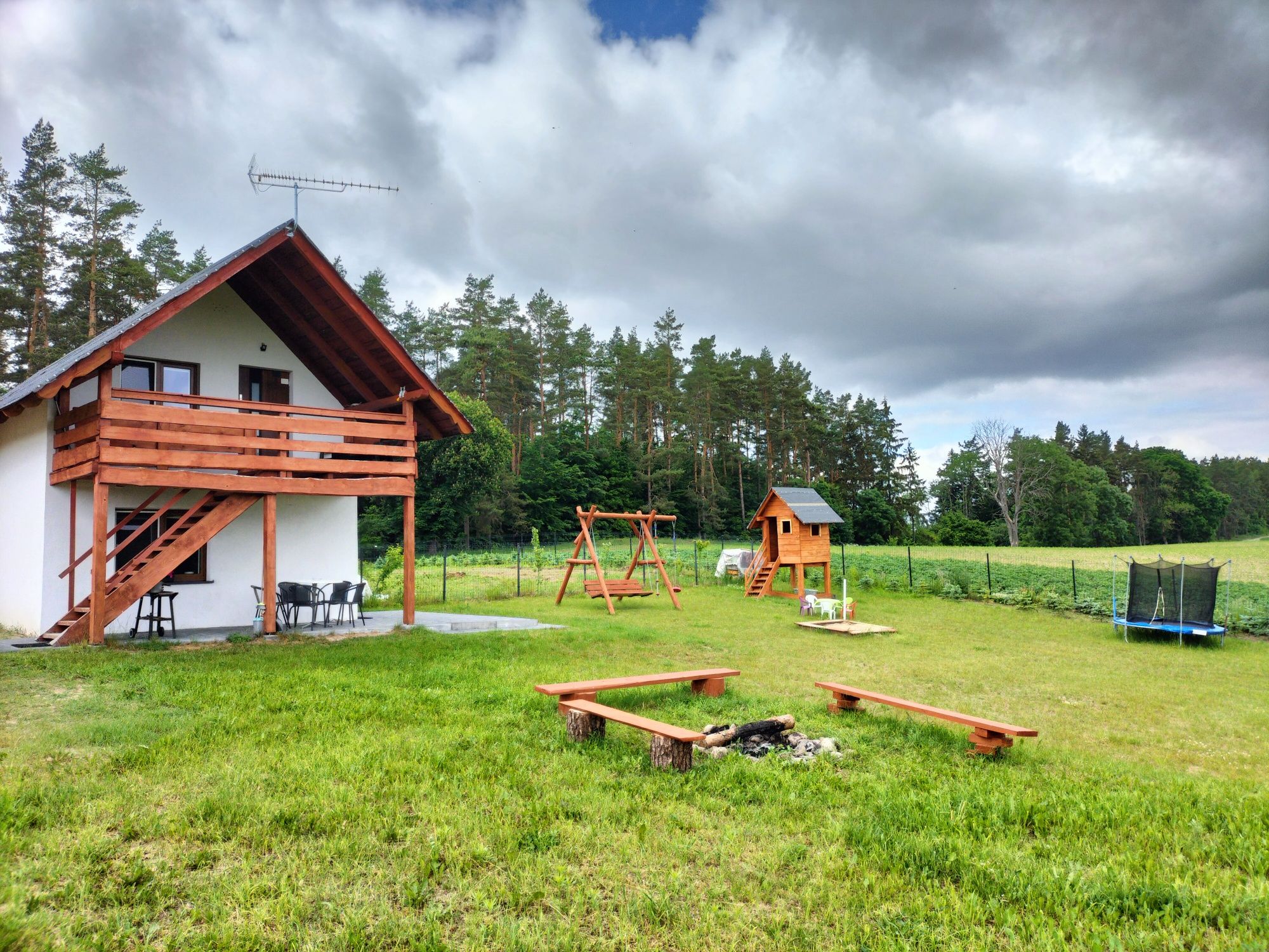 Domek, dom całoroczny nad jeziorem, Kaszuby .