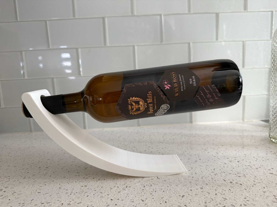 Kinetyczny stojak na wino — balansujący wine holder | Druk 3D