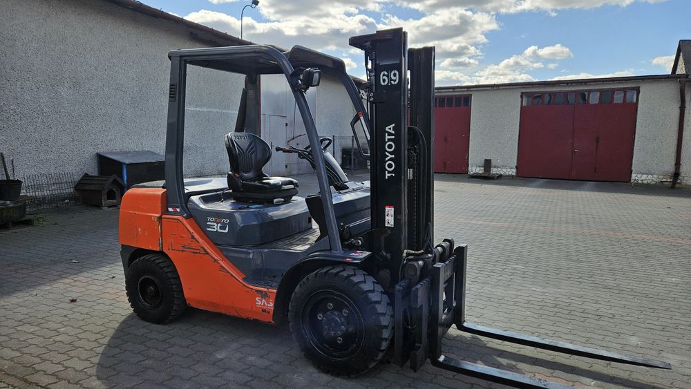 Wózek Widłowy Toyota FD830 DUPLEX Wolny skok terenowy Diesel Przesuw