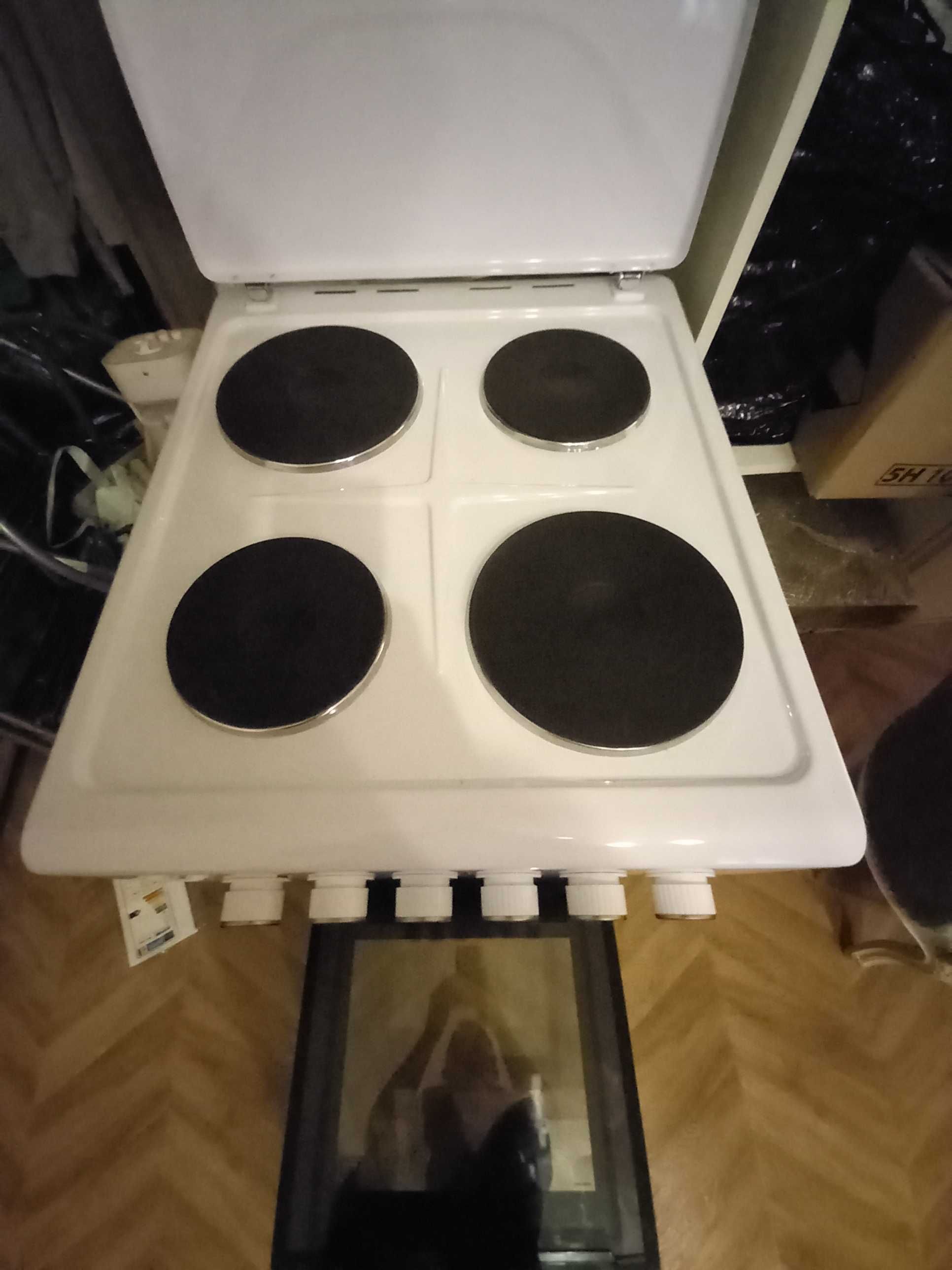 Kuchenka elektryczna z piecem elektrycznym