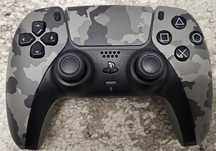 Oryginalny Dualsense PS5 Grey Cammo analogi Halla - koniec z dryfem