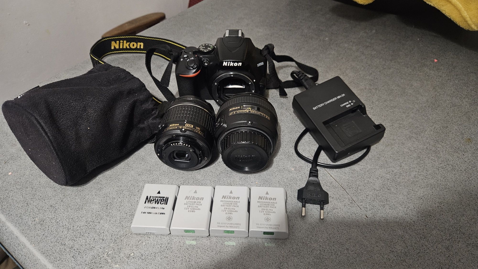 Nikon 3500. Zestawie 2 obiektywy i 4 baterie