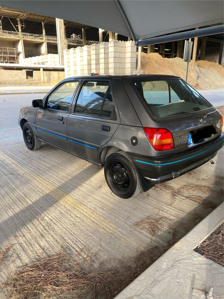 Ford Fiesta 1992 – Económico e Fiável