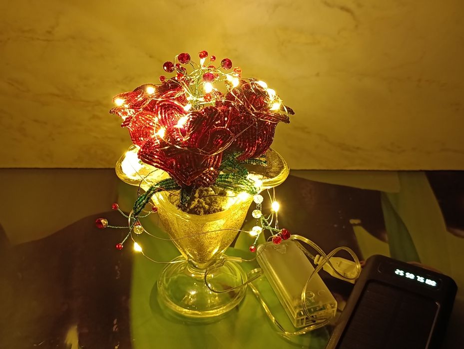 Светильник настольный декоративный, с розами. USB, батарейки