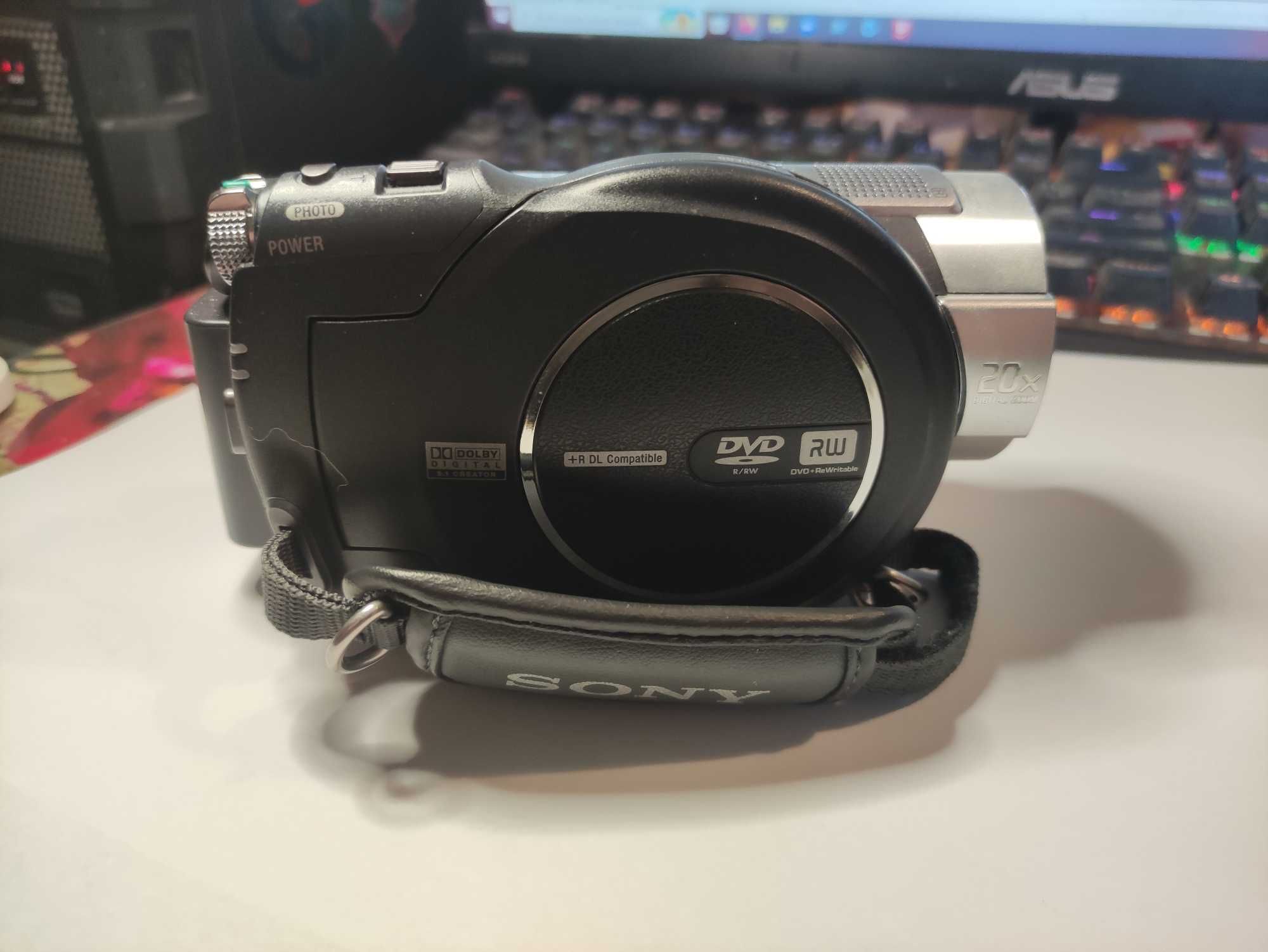 Видеокамера Sony HDR-UX7E.