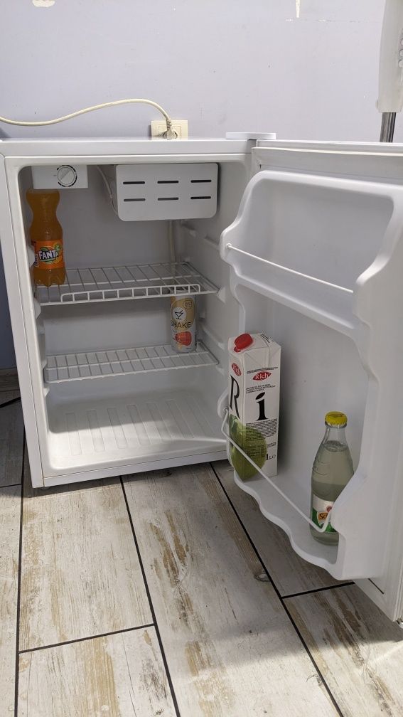 Міні бар холодильник elenberg