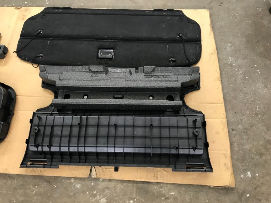 Обшивка пластик багажнику карта Toyota avensis Авенсіс Т25 запчастини