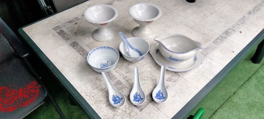 Naczynia porcelanowe sosjerka miseczki łyżeczki Chodzież KPM Wałbrzych